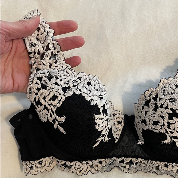 Intimissimi Elegant Black and Cream Floral Lace Bra 36B NWT - Picture 4 of 4